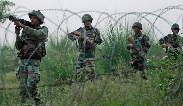 चीनी सेना के साथ हुई झड़प में 3 भारतीय सैनिक शहीद, दोनों पक्षों को हुआ नुकसान चीनी सेना के साथ हुई झड़प में 3 भारतीय सैनिक शहीद, दोनों पक्षों को हुआ नुकसान