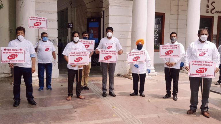 चीनी समान के विरोध में चैम्बर ऑफ ट्रेड एंड इंडस्ट्री ने खोला मोर्चा, कनॉट प्लेस में किया प्रदर्शन चीनी समान के विरोध में चैम्बर ऑफ ट्रेड एंड इंडस्ट्री ने खोला मोर्चा, कनॉट प्लेस में किया प्रदर्शन