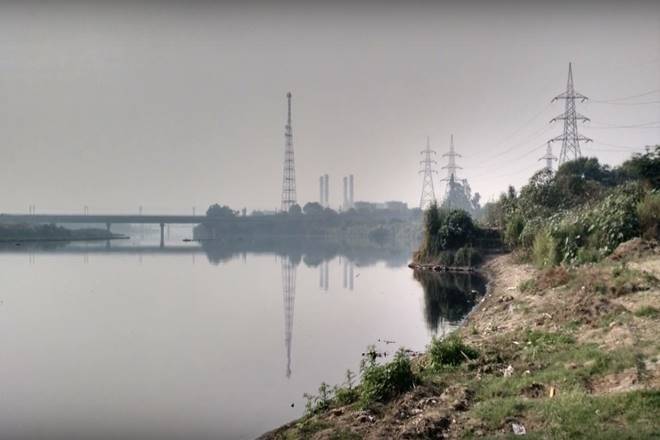 दिल्ली में खतरे के निशान के करीब बह रही यमुना दिल्ली में खतरे के निशान के करीब बह रही यमुना