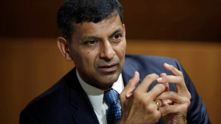 GDP की गिरावट पर रघुराम राजन बोले, ‘आत्‍म संतोष से बचने और इकोनॉमी को प्रोत्‍साहन देना जरूरी’