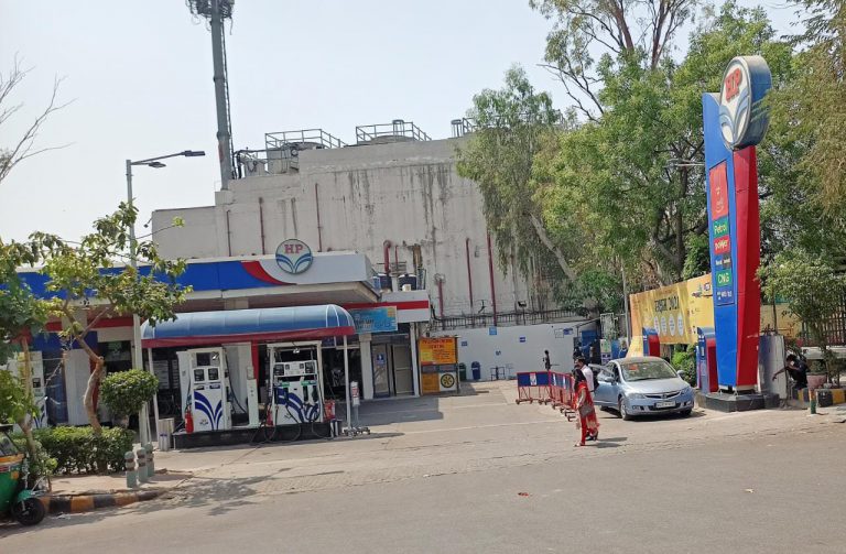 ग्राहकों के लिए फास्टैग की नई सुविधा, अब बिना कार्ड और कैश के भरवाएं पेट्रोल ग्राहकों के लिए फास्टैग की नई सुविधा, अब बिना कार्ड और कैश के भरवाएं पेट्रोल