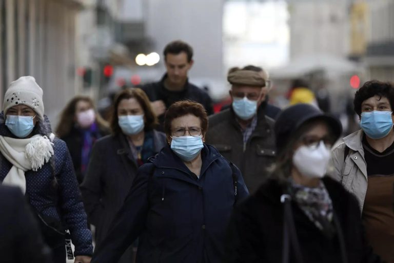 US reports nearly 1 million COVID-19 cases in a day setting global record