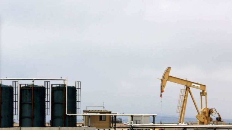 Oil prices rise as weaker dollar offsets China COVID-19 concerns Oil prices rise as weaker dollar offsets China COVID-19 concerns